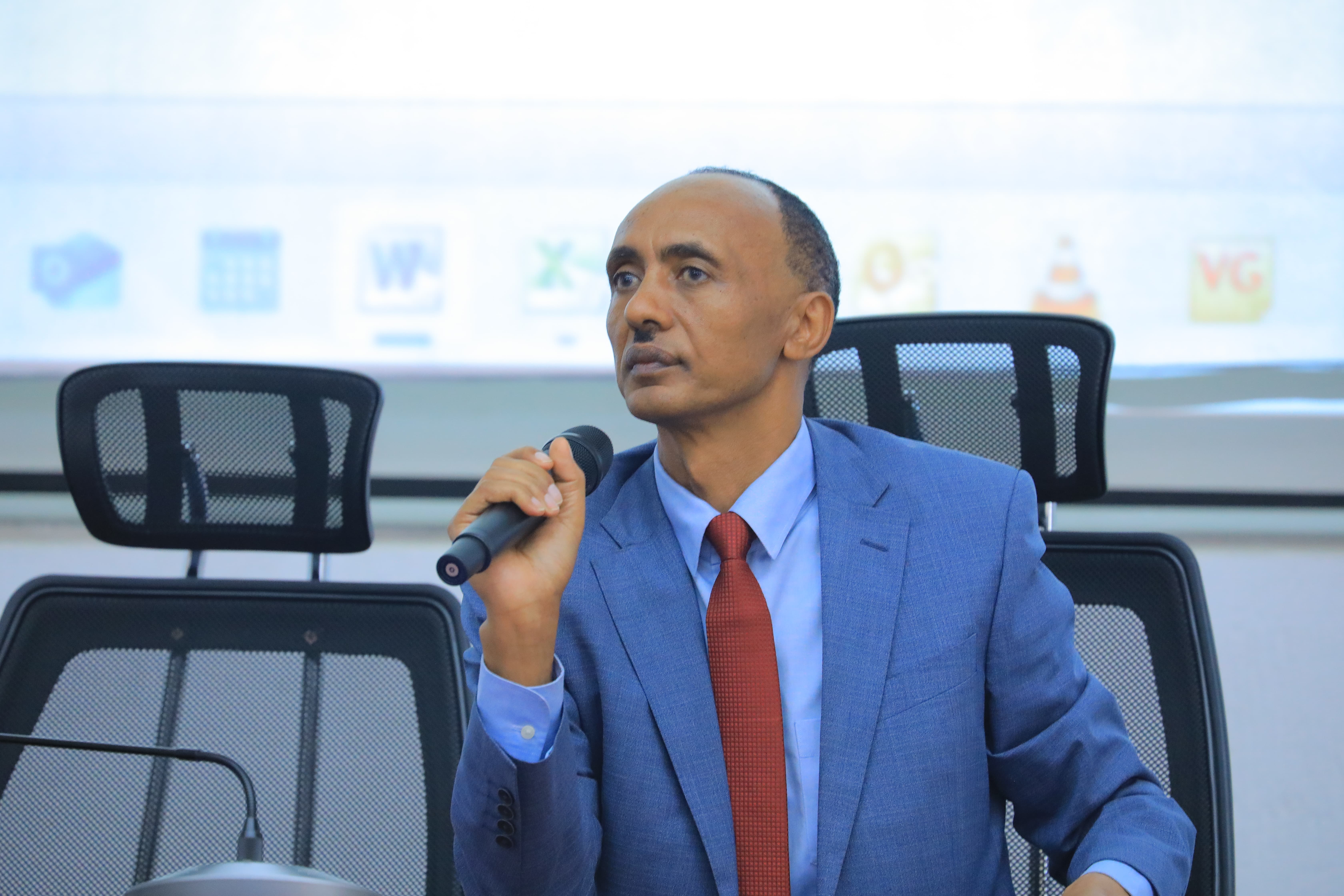 የኢኮኖሚ ድርጅቶች ቆጠራ ለመረጃ ሰብሳቢዎች ፈተና ለሚሰጠው ግብር ሀይል ኦረንቴሽንና ስምሪት ተሰጠ 1 1t8a9687