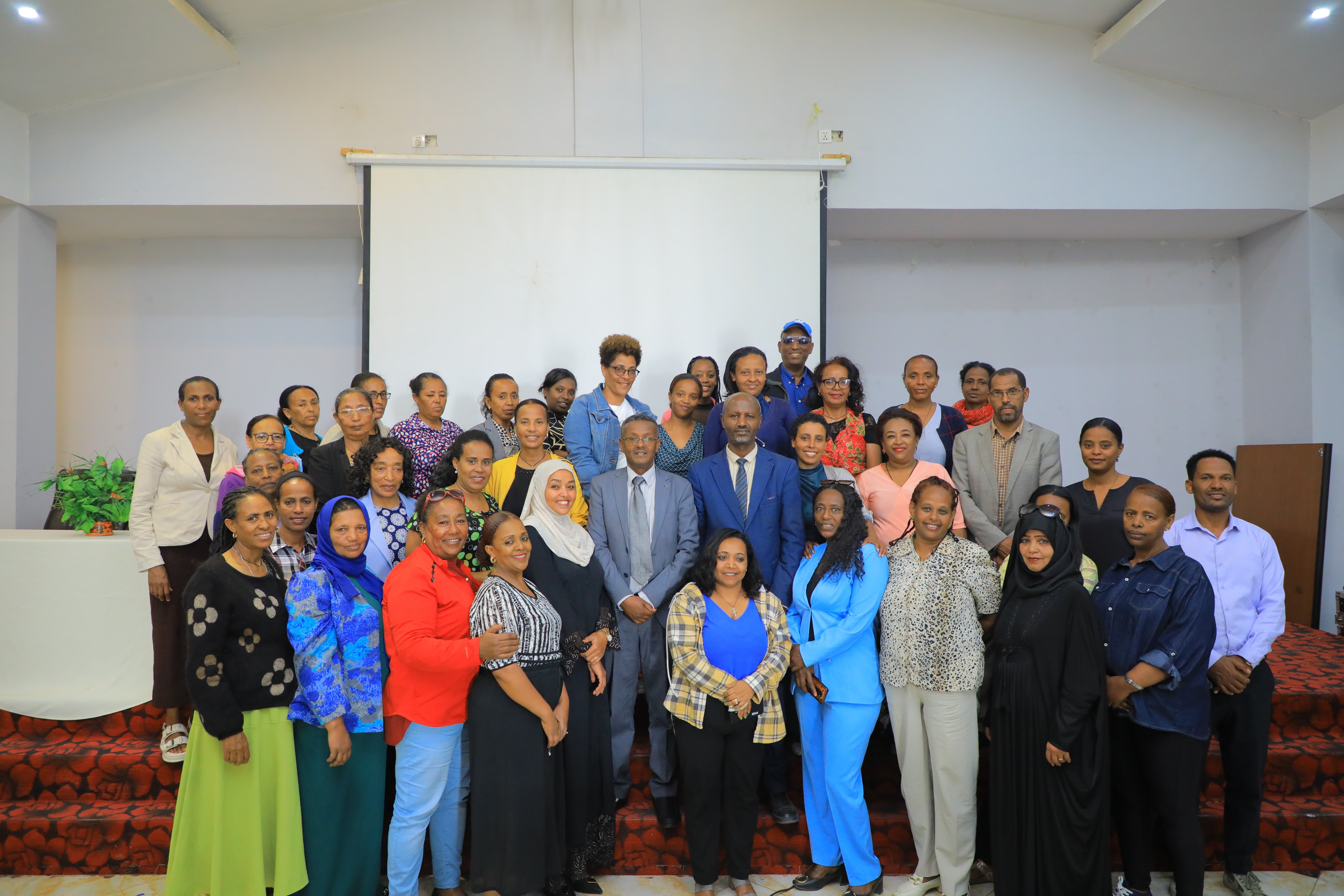 የተቋሙ ሴት ሰራተኞች የስራ ላይ ብቃትና ክህሎት ለማሻሻል የሚያግዝ ስልጠና እየተሰጠ ይገኛል 6 1t8a6641