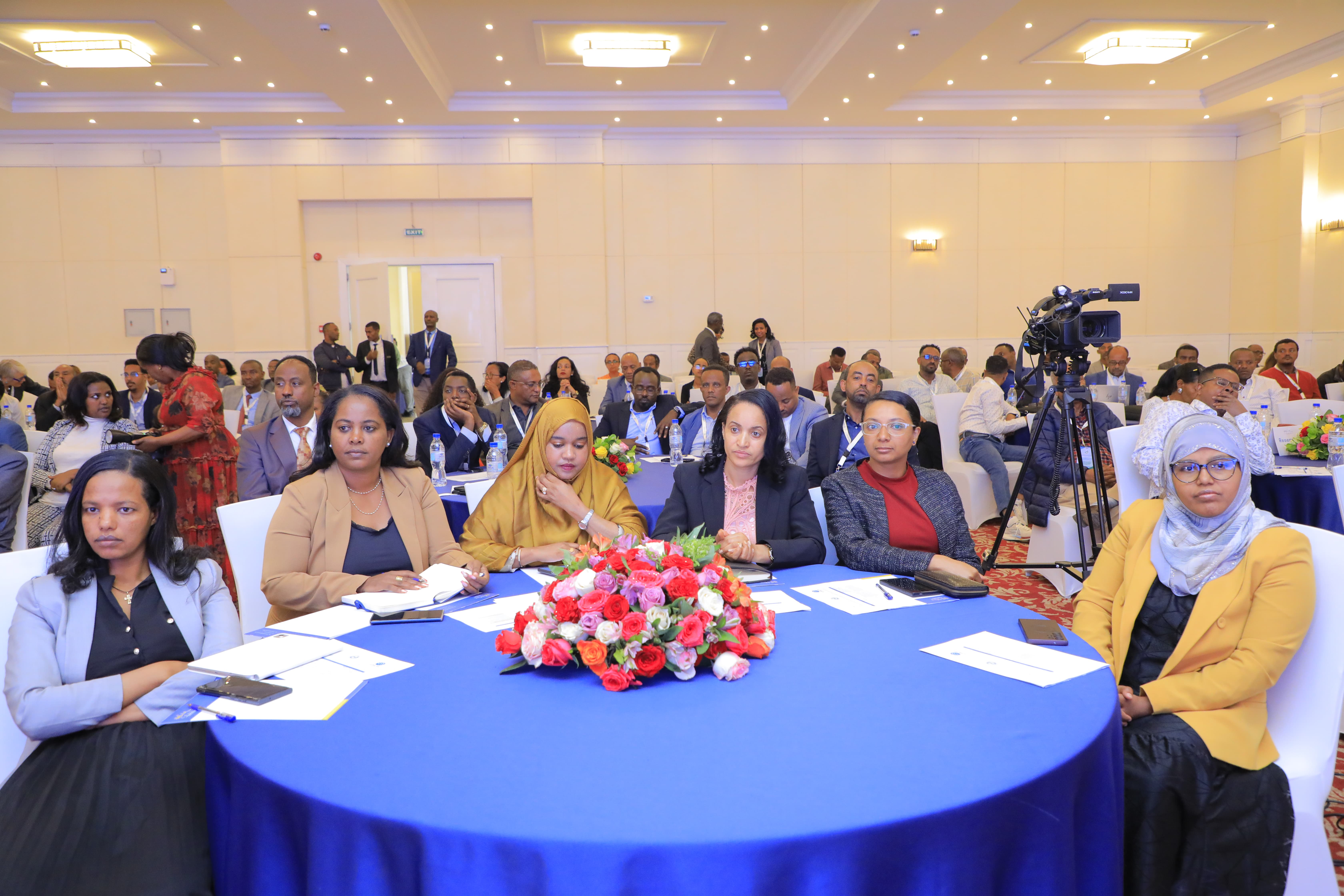 አምስተኛ ዙር የኢትዮጵያ ስነ-ህዝብና ጤና ጥናት የመጀመሪያ ደርጃ ሪፖርት ውጤት ለተጠቃሚዎች ይፋ ተደረገ 7 t8a8214