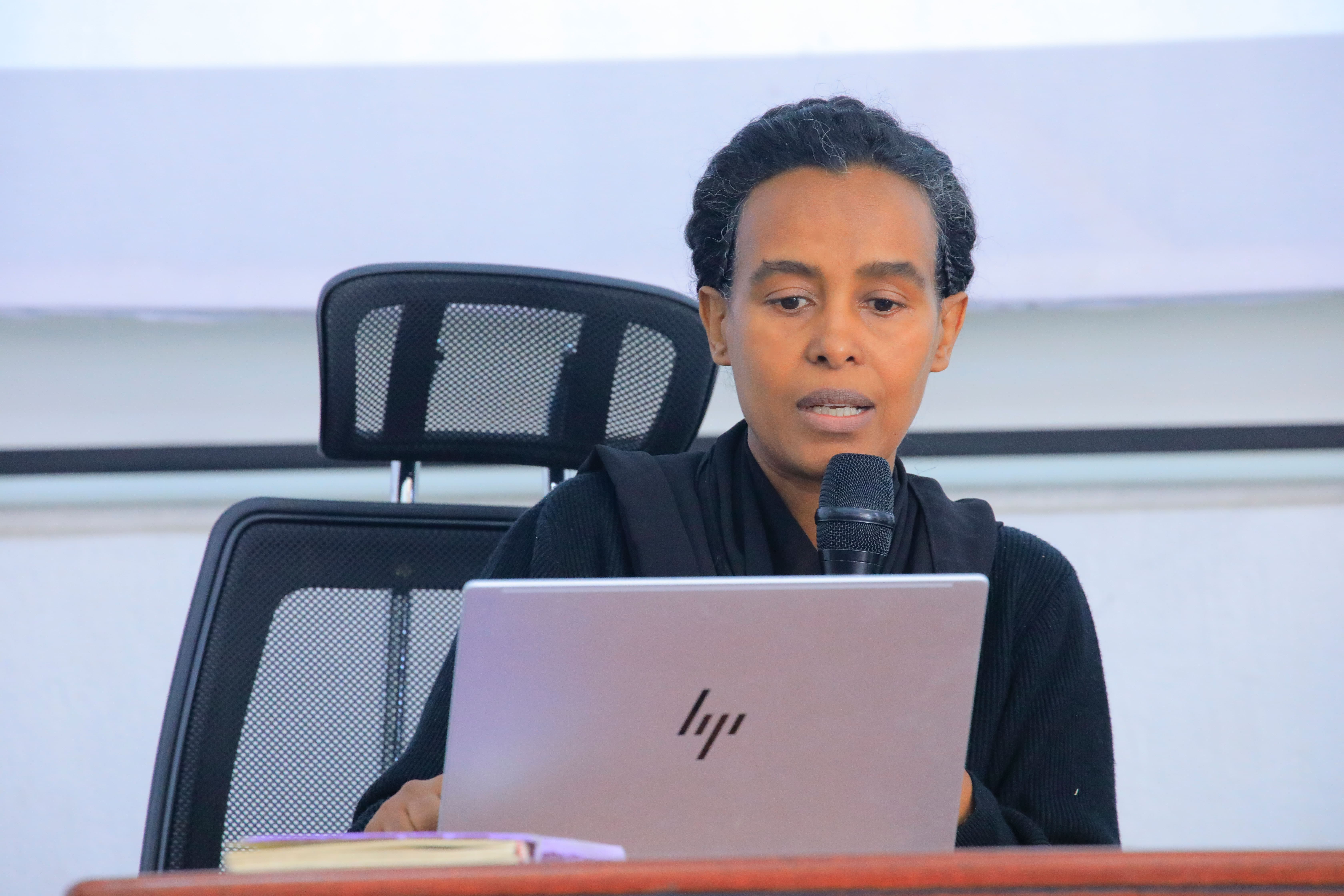 የመንግስት ሰራተኞችን ፐርሶኔል መረጃ ለማረጋገጥ ለሚሰማሩ የስልጠና አስተባባሪዎች ኦረንቴሽንና የስራ ስምሪት ተሰጠ 3 a3a0751