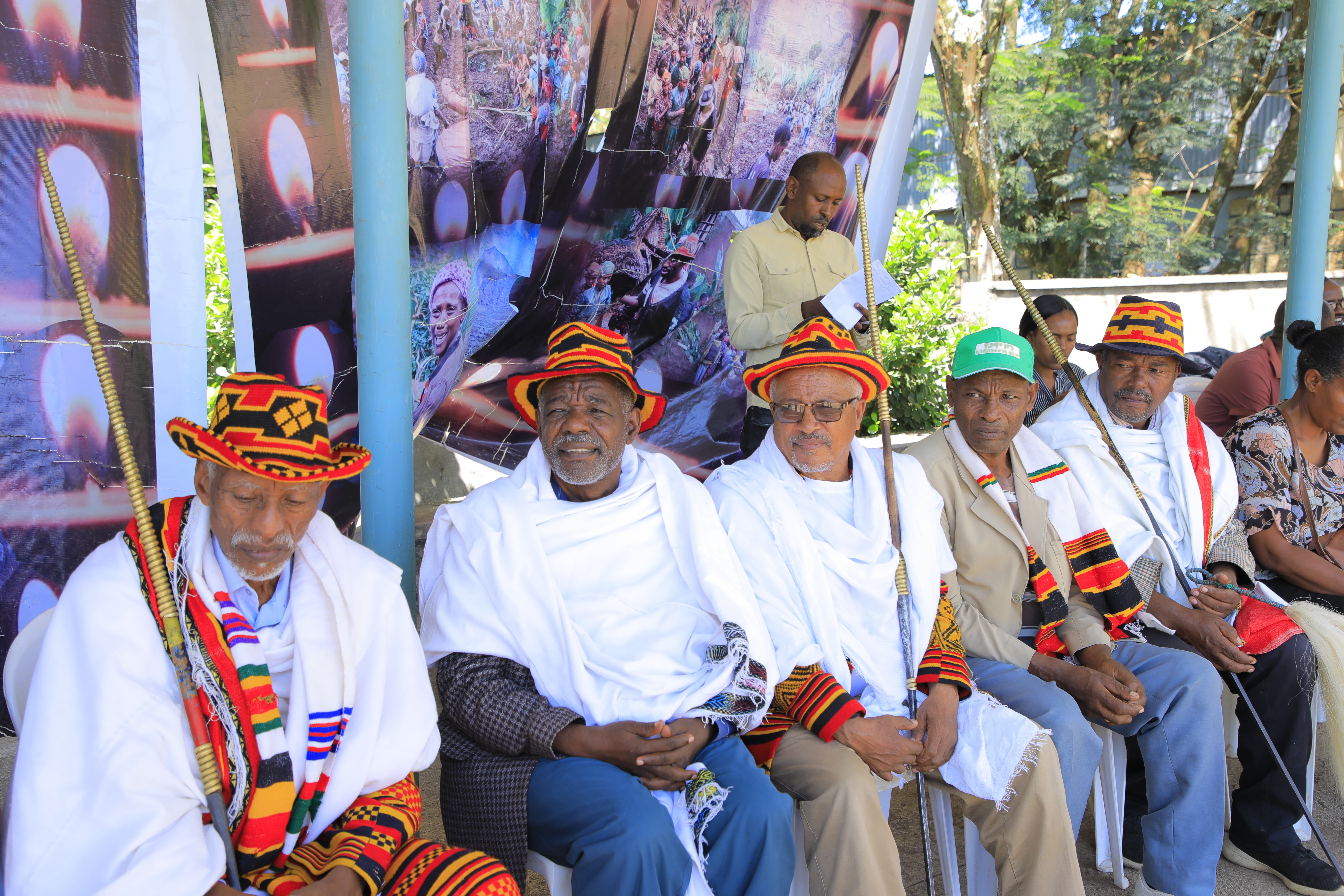 ተቋሙ በመሬት መንሸራተት ለተጎዱ ወገኖች የገንዘብ ድጋፍ አደረገ 4 a3a5892